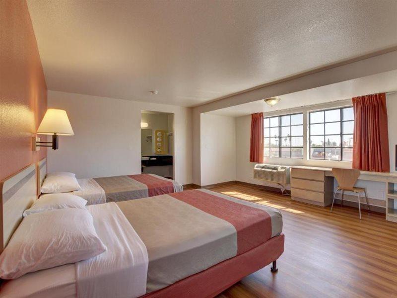 Motel 6-Bellflower, Ca - Los Angeles ภายนอก รูปภาพ
