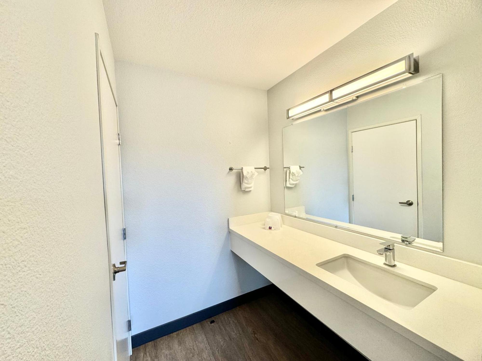 Motel 6-Bellflower, Ca - Los Angeles ภายนอก รูปภาพ