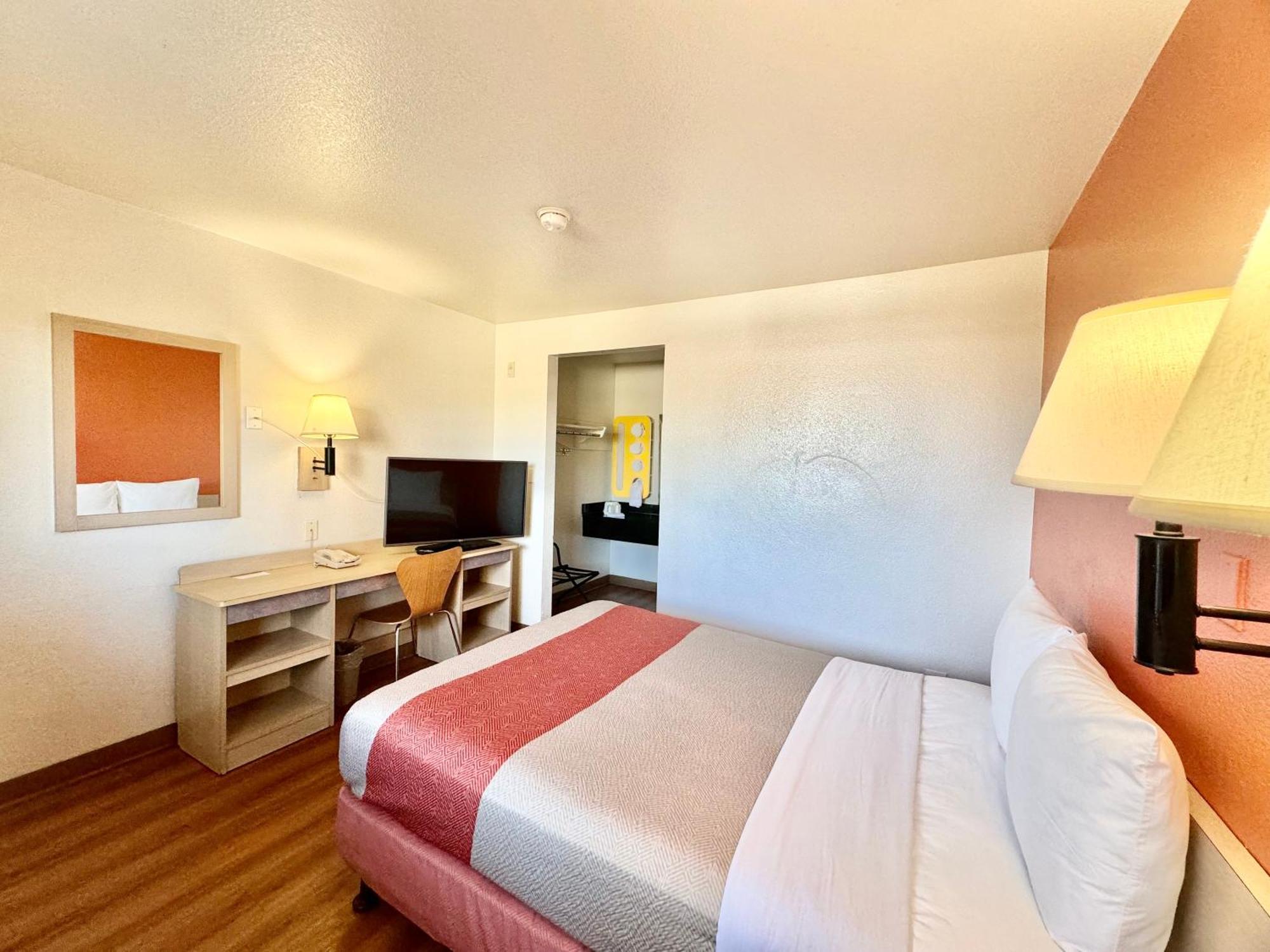 Motel 6-Bellflower, Ca - Los Angeles ภายนอก รูปภาพ