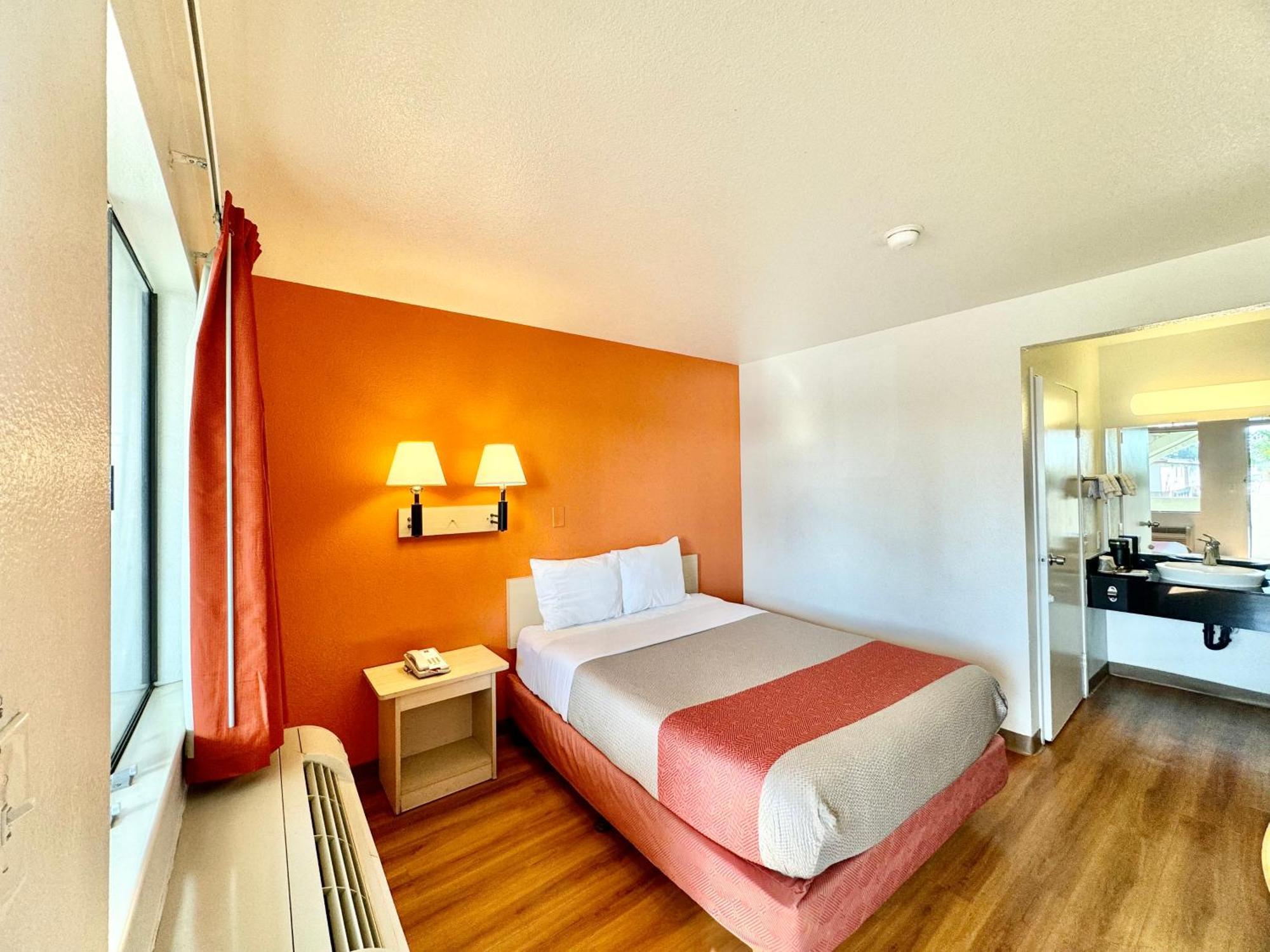 Motel 6-Bellflower, Ca - Los Angeles ภายนอก รูปภาพ