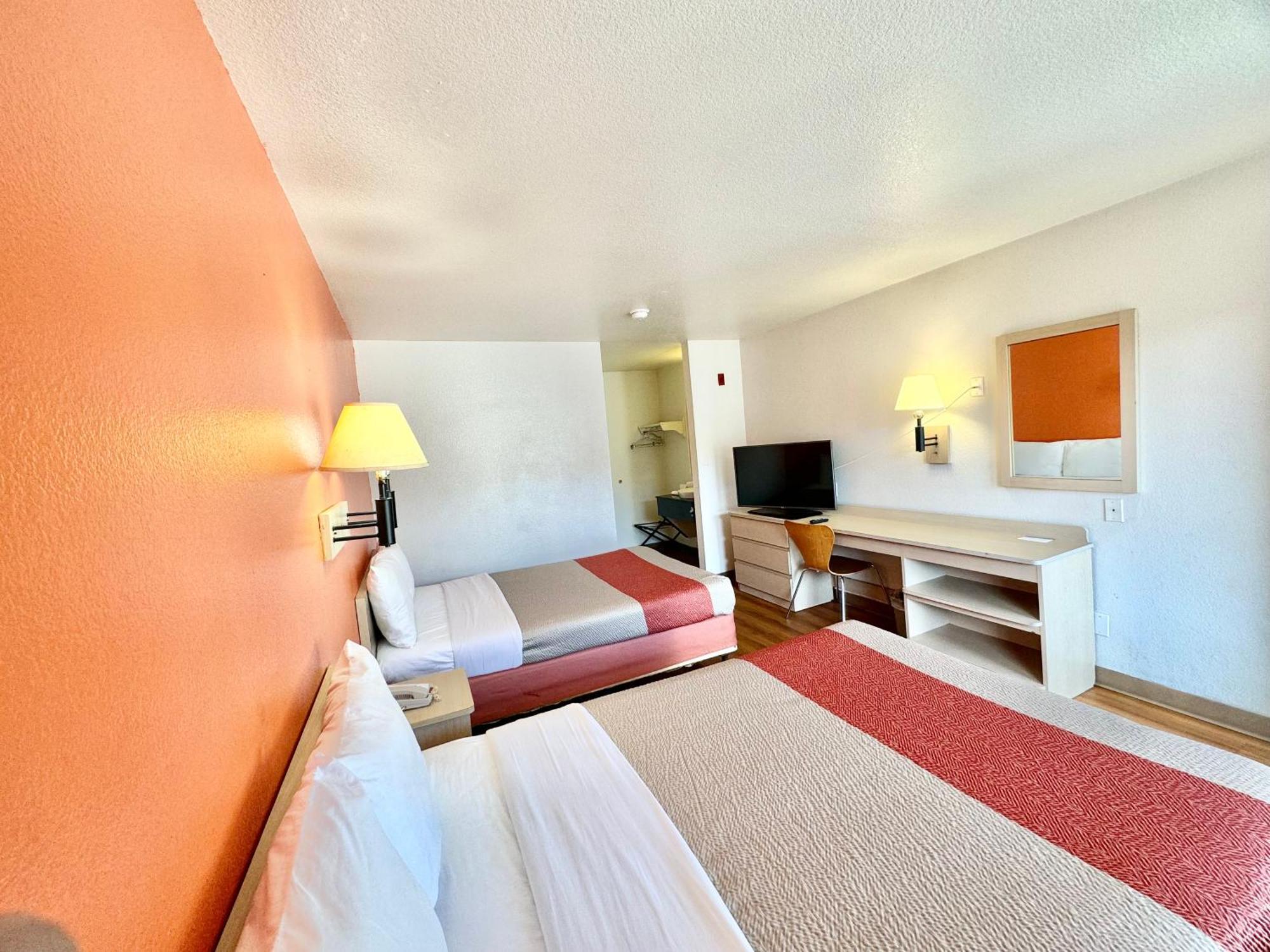 Motel 6-Bellflower, Ca - Los Angeles ภายนอก รูปภาพ