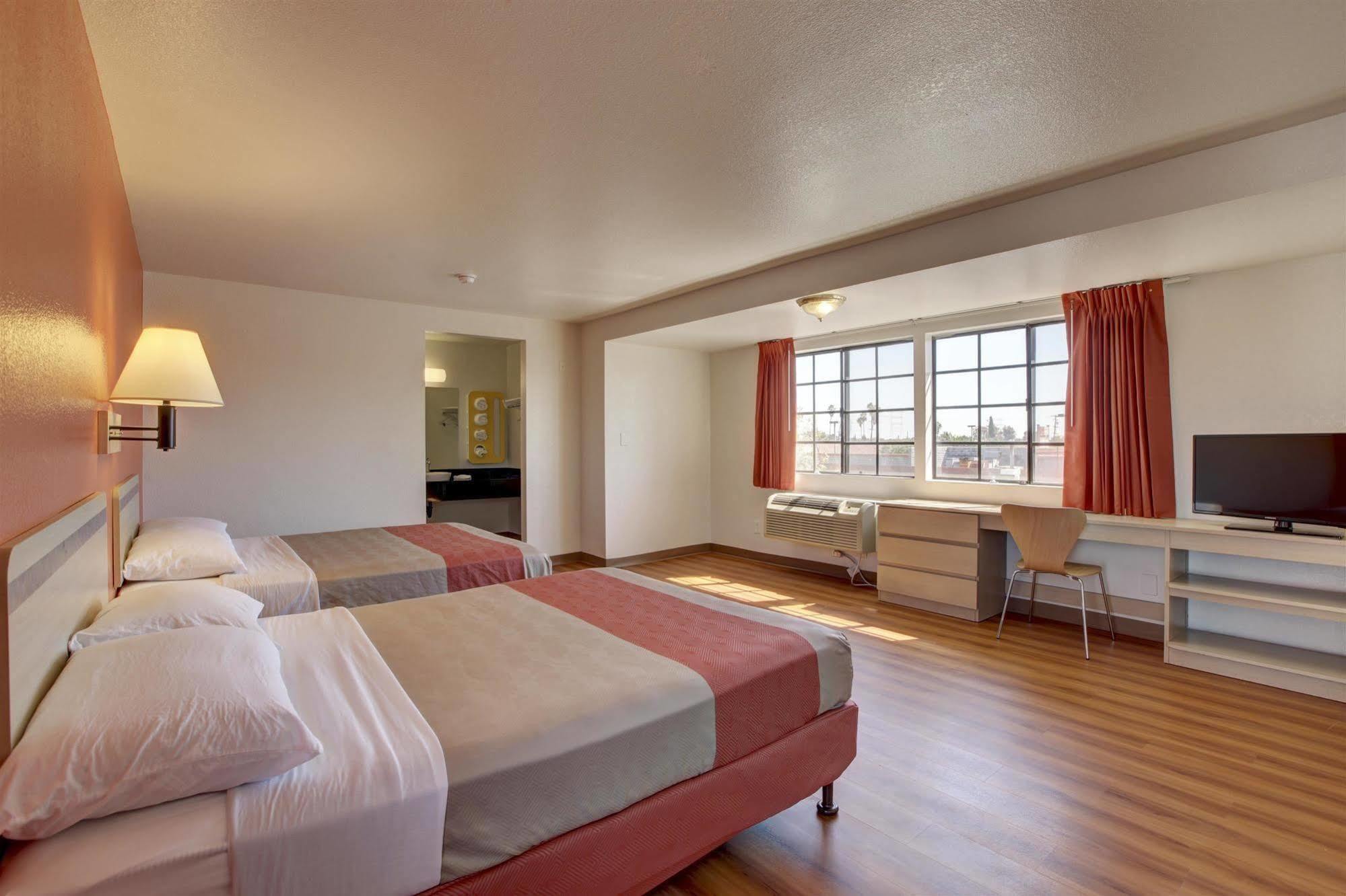 Motel 6-Bellflower, Ca - Los Angeles ภายนอก รูปภาพ