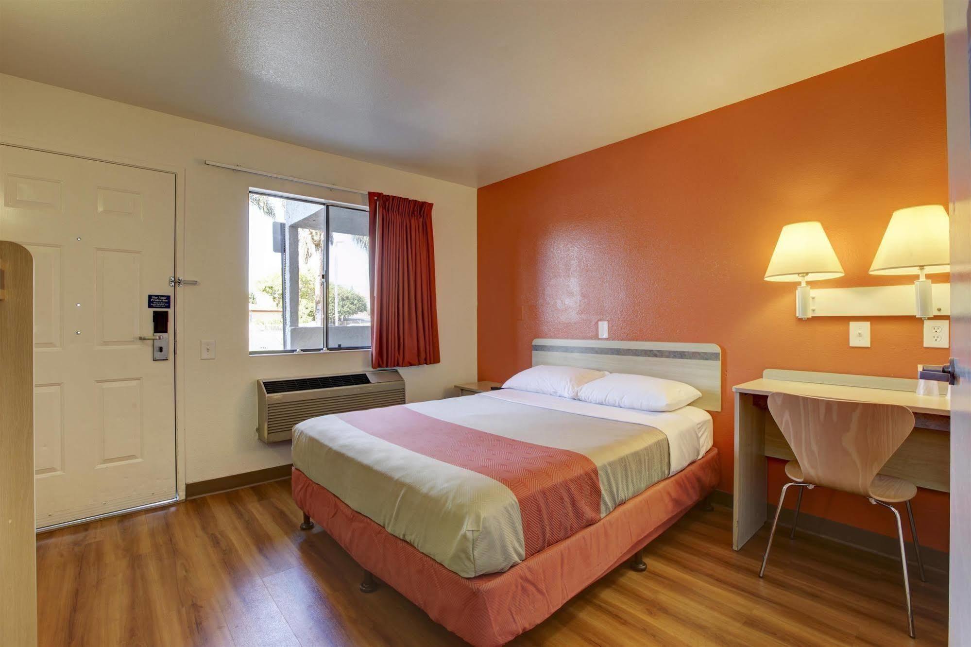 Motel 6-Bellflower, Ca - Los Angeles ภายนอก รูปภาพ