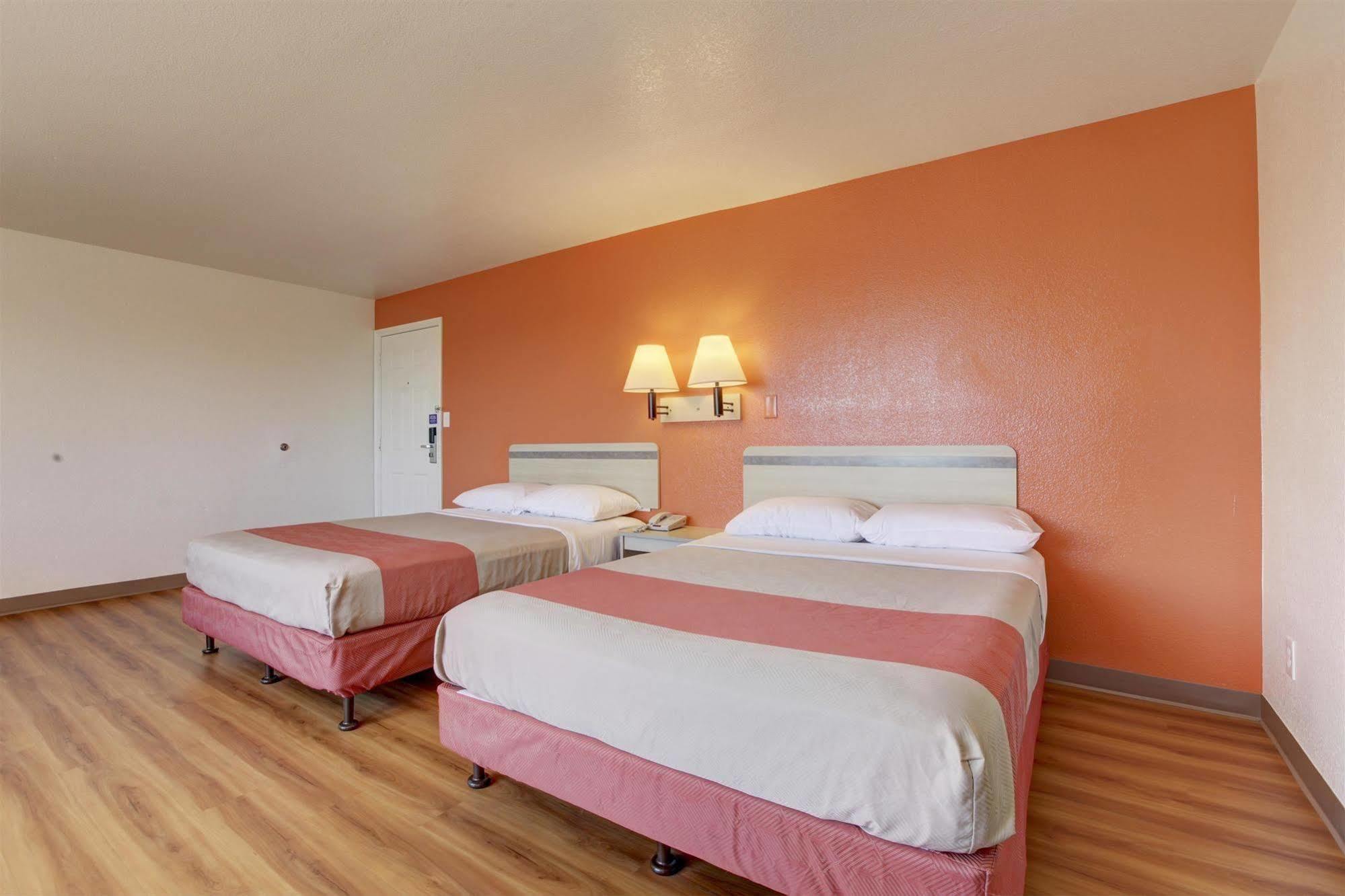 Motel 6-Bellflower, Ca - Los Angeles ภายนอก รูปภาพ