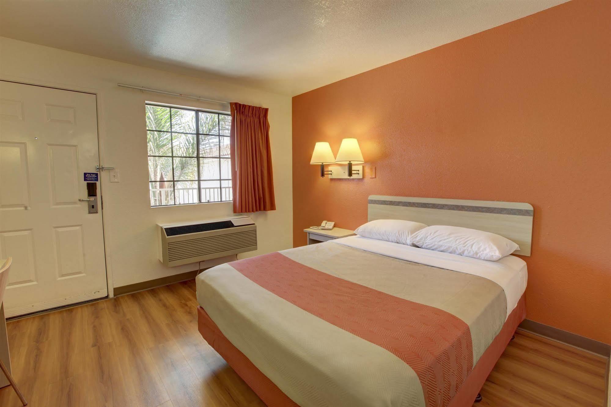 Motel 6-Bellflower, Ca - Los Angeles ภายนอก รูปภาพ