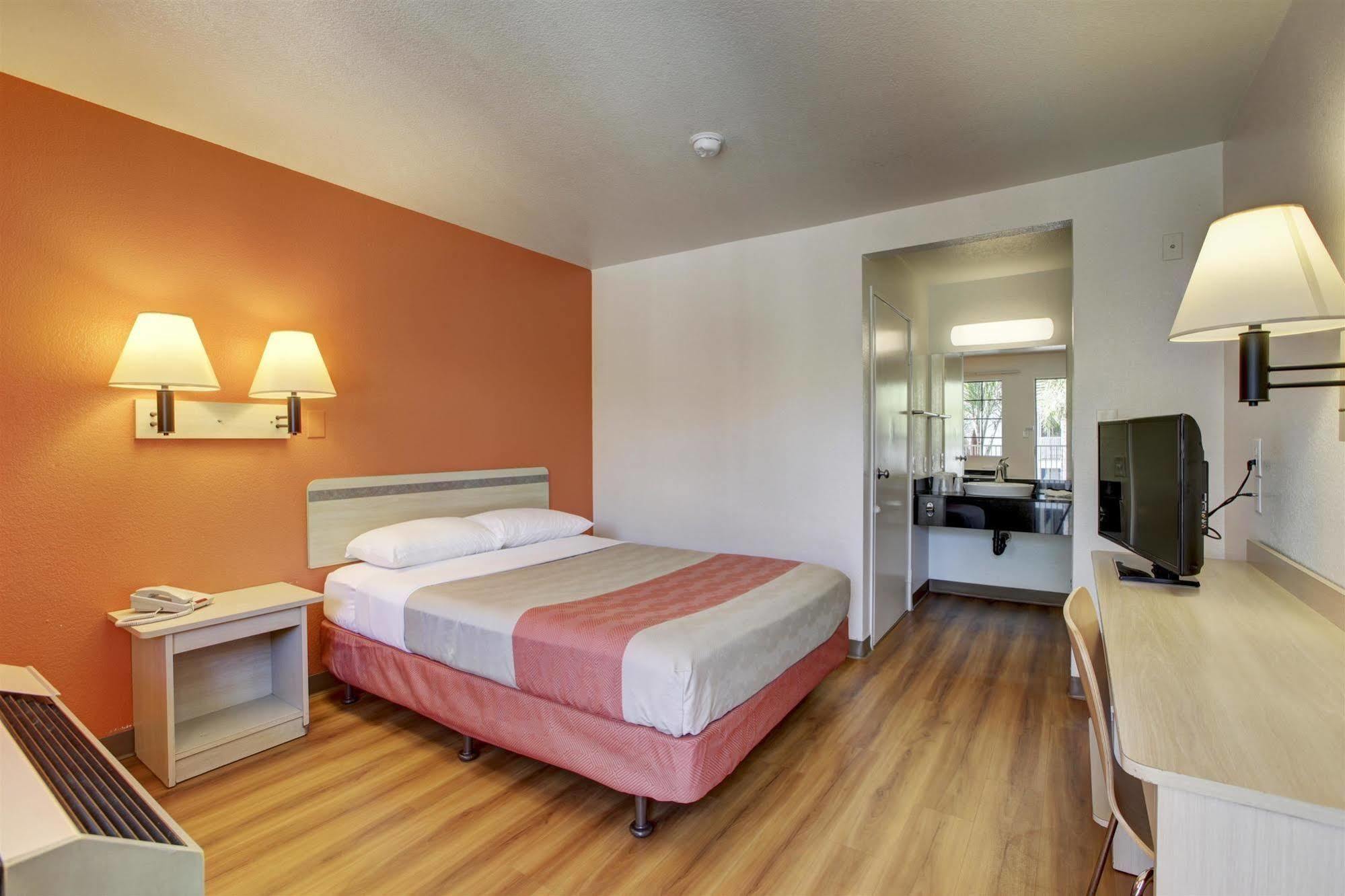 Motel 6-Bellflower, Ca - Los Angeles ภายนอก รูปภาพ