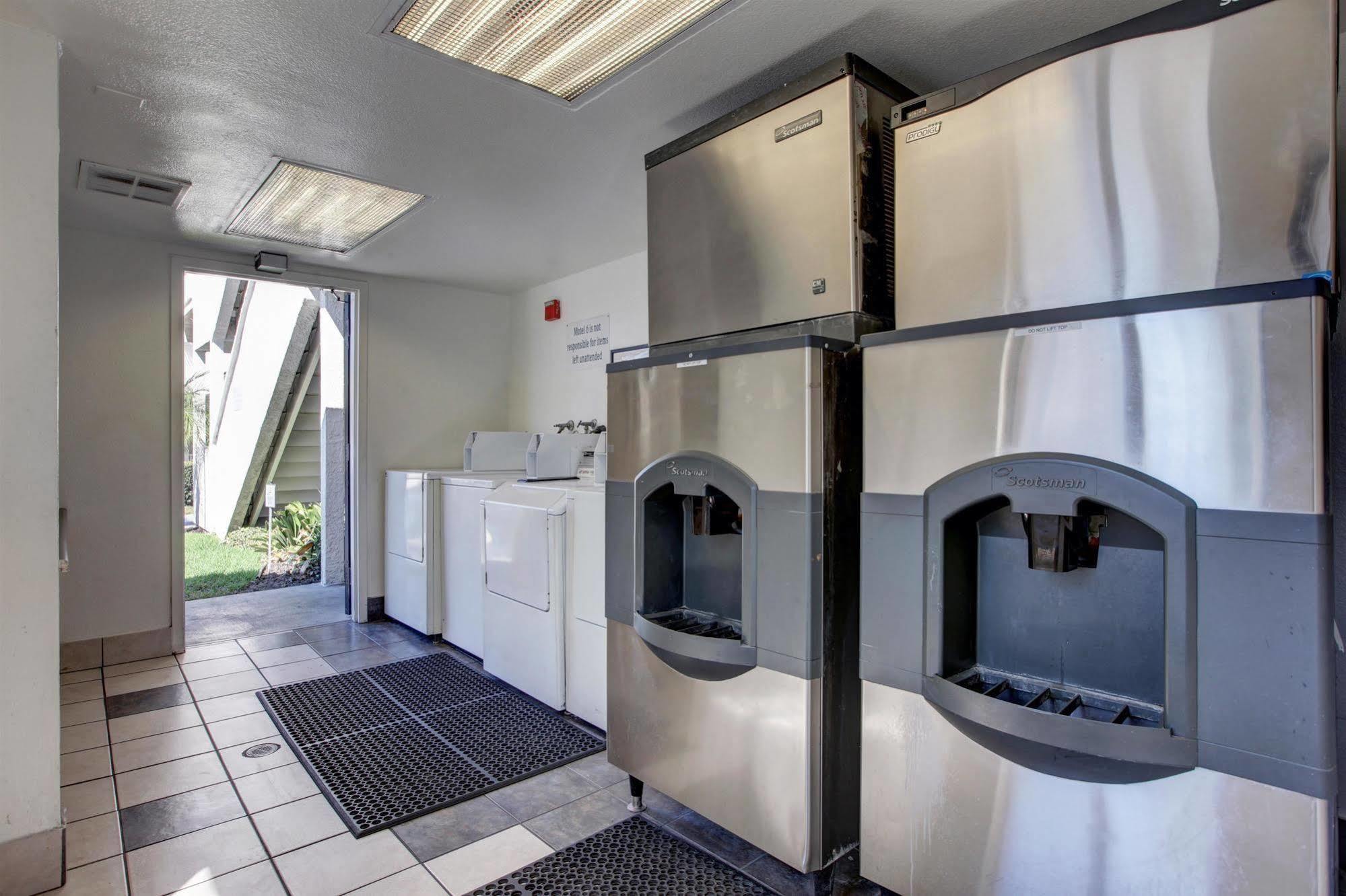 Motel 6-Bellflower, Ca - Los Angeles ภายนอก รูปภาพ